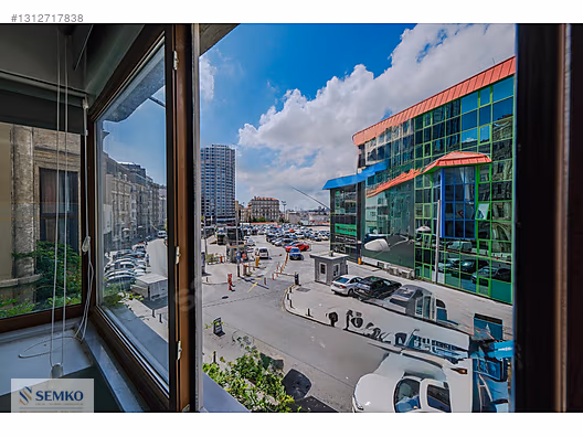 Pera Meşrutiyet Caddesi’nde KDV’li Kiralık Ofis Katları